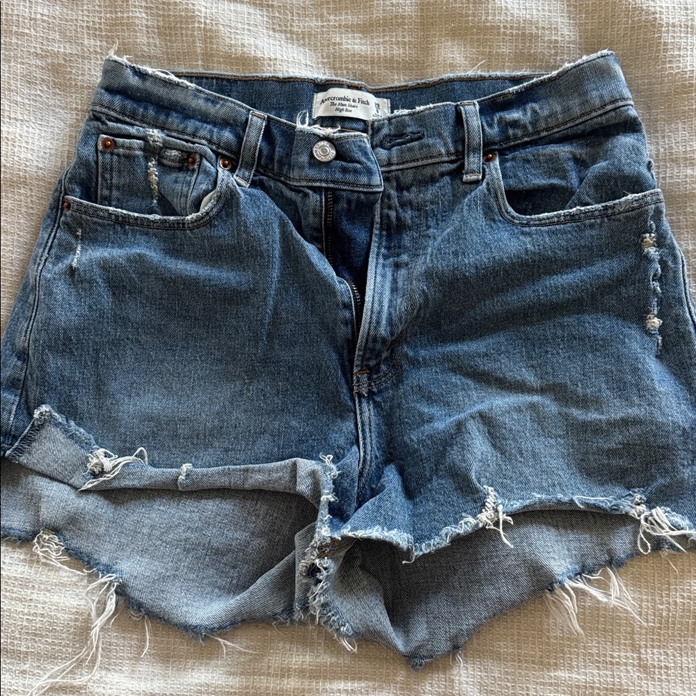 Abercrombie & Fitch The Mom High Rise Short